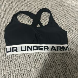 Women’s size small under armour sports bra